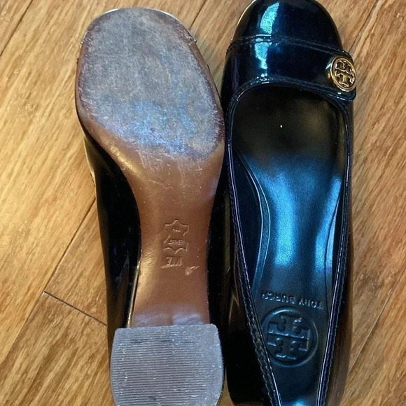 Tory Burch - black leather round toe chunky heel - gold accents size 7 - Picture 10 of 10